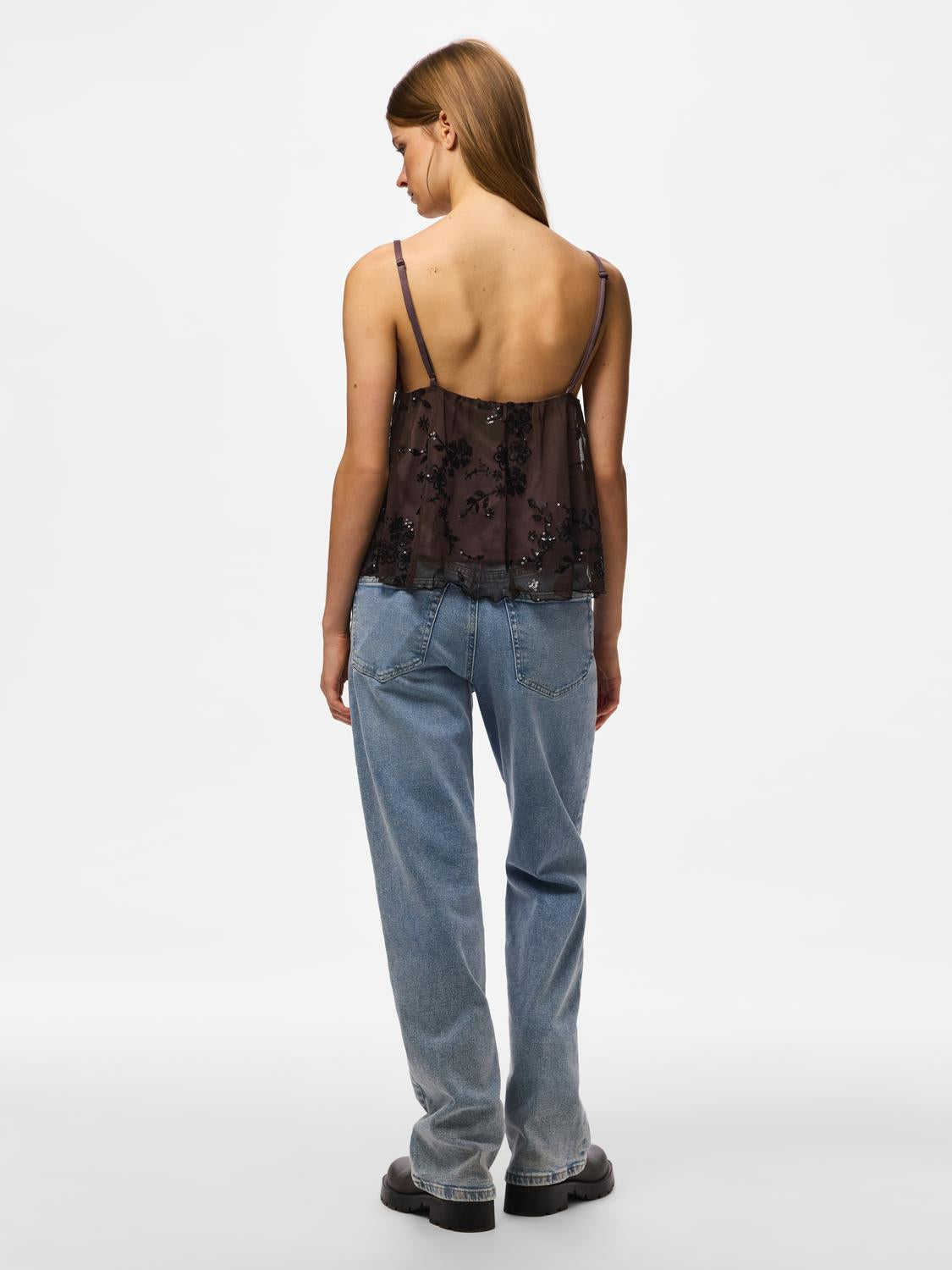 model_shot-back